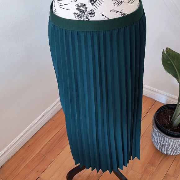 Classic Green Pleated Maxi Skirt. Size XL. New - Picture 4 of 6
